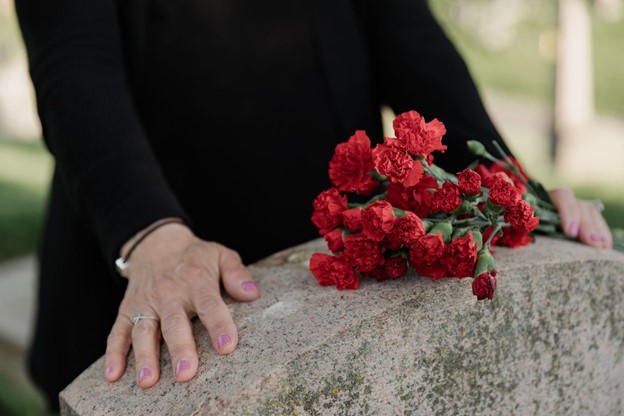 Selecting The Perfect Inscription For Your Loved One's Memorial
